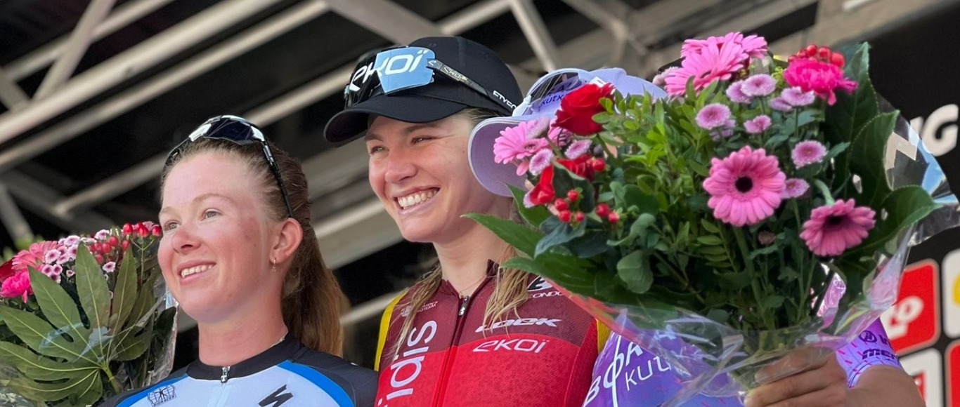 Egmont Cycling Race   Martina Alzini,  une sacrée victoire collective ! 