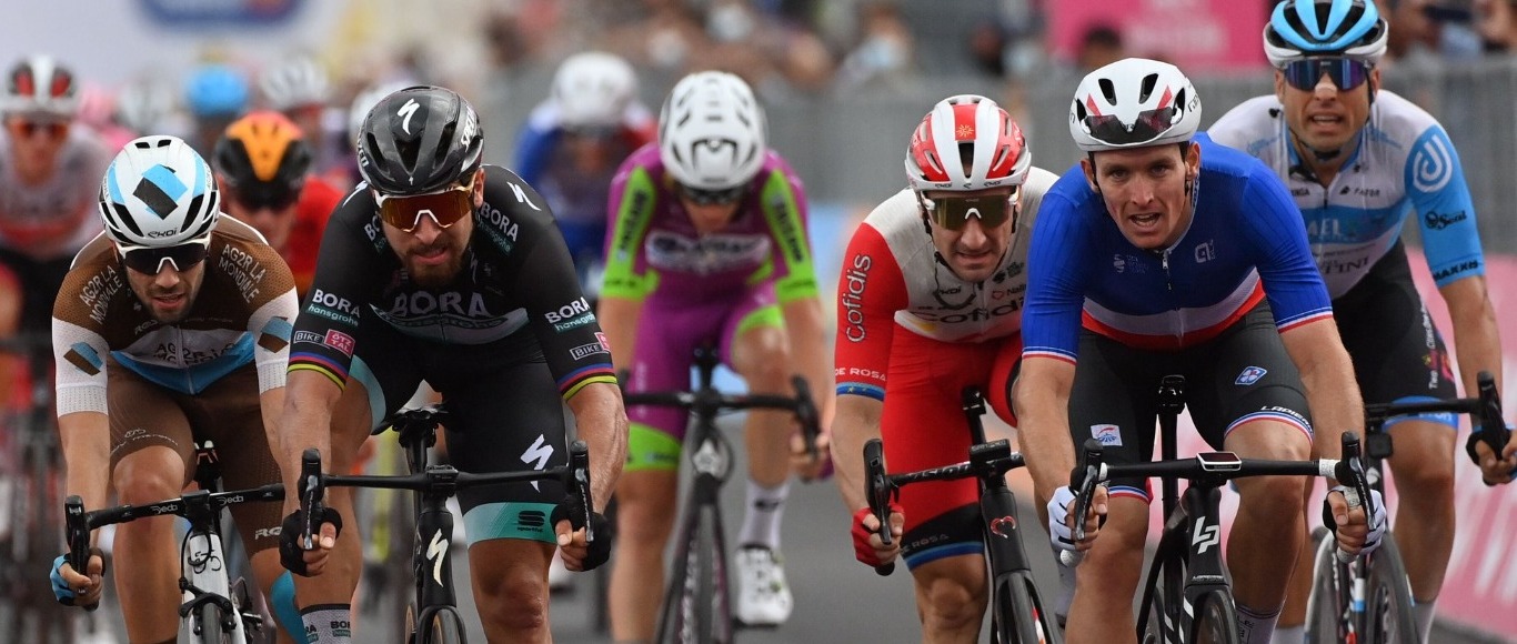 GIRO D'ITALIA - STAGE 4  ELIA VIVIANI, 5th IN THE SPRINT !