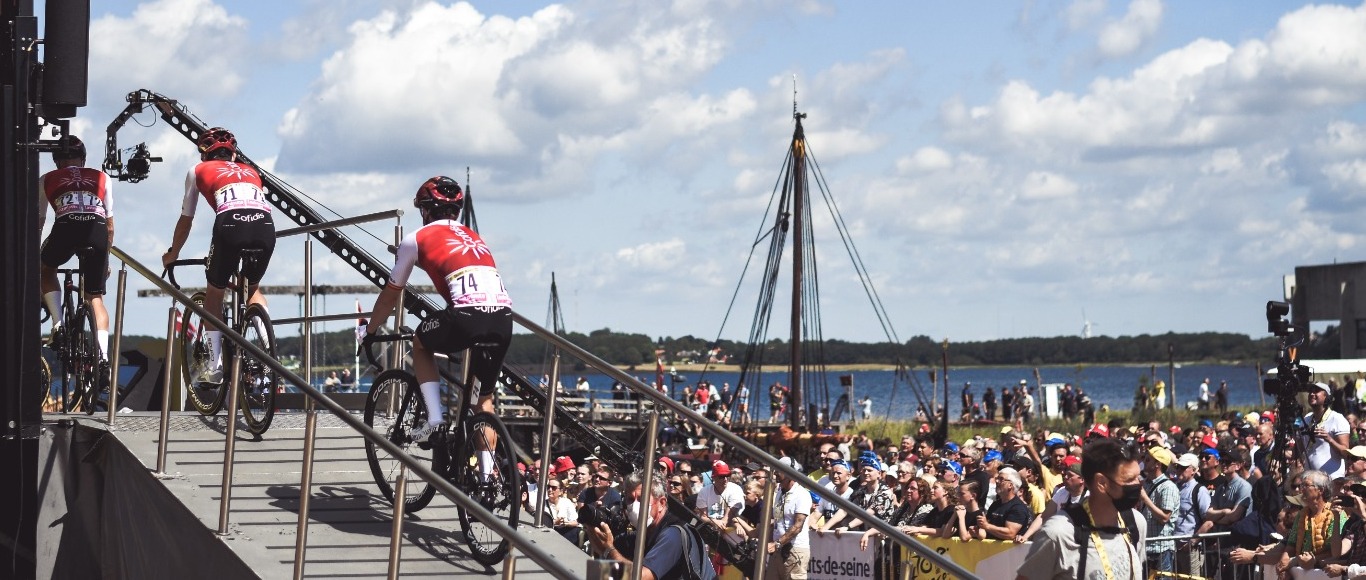 TOUR DE FRANCE - ÉTAPE 2  / ENTRE PASSION ET TENSION